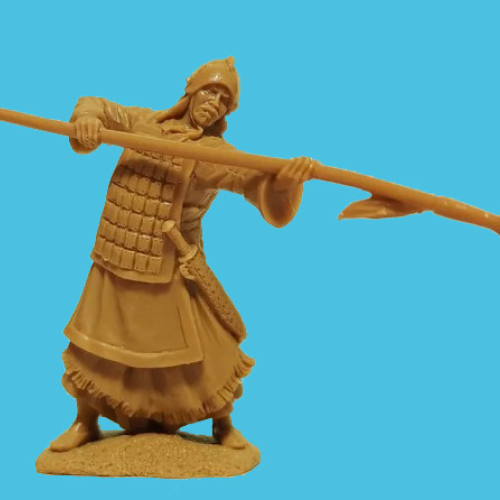 05. Guerrier chinois casqué avec lance.